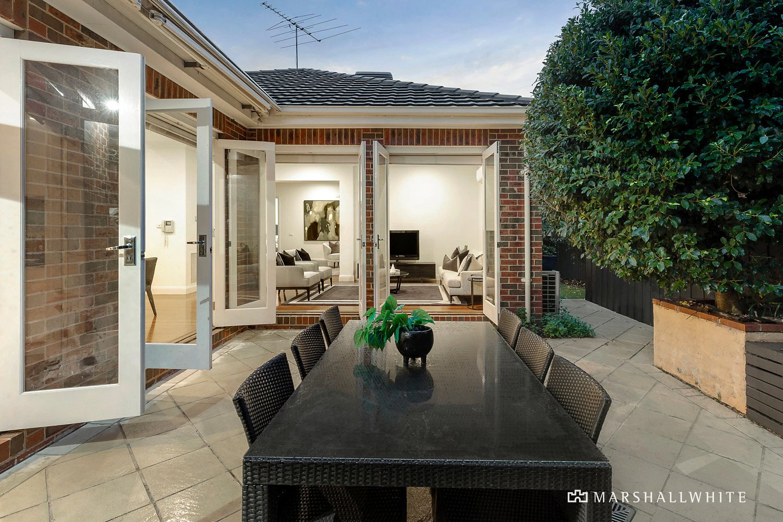 2/7 St Georges Crescent, Ashburton, VIC