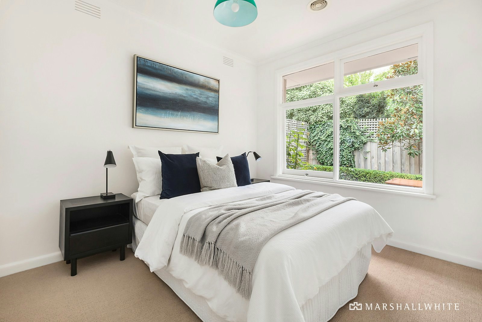 1/4 Hillside Parade, Glen Iris, VIC