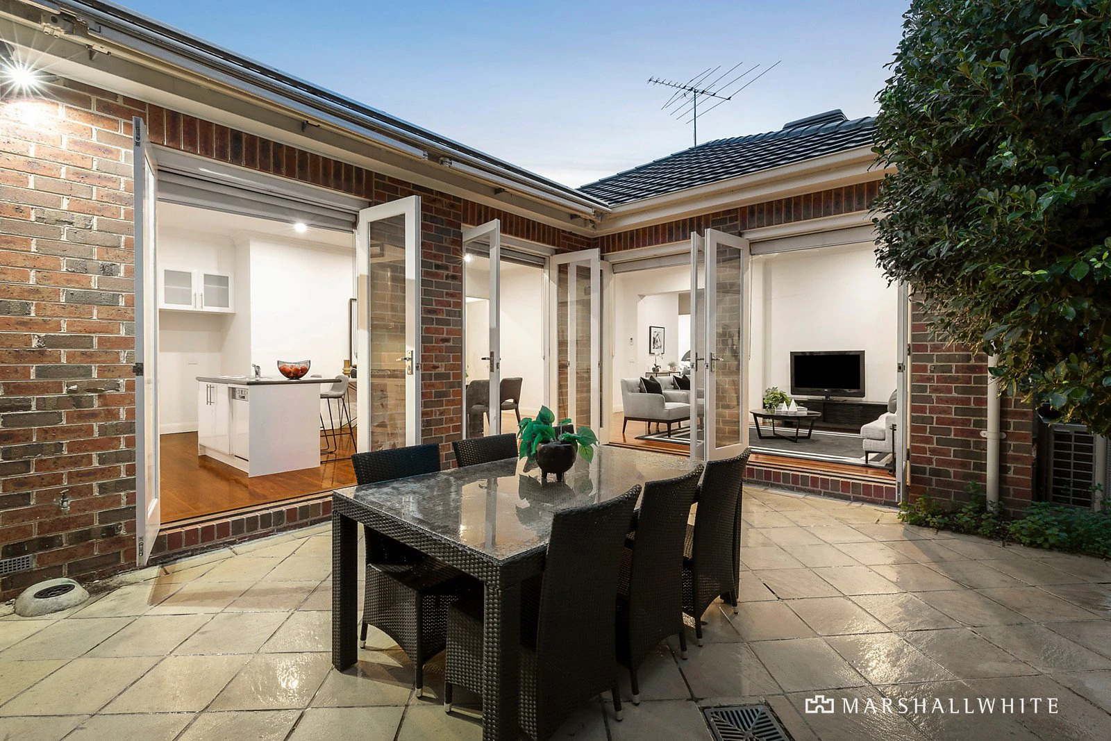 2/7 St Georges Crescent, Ashburton, VIC