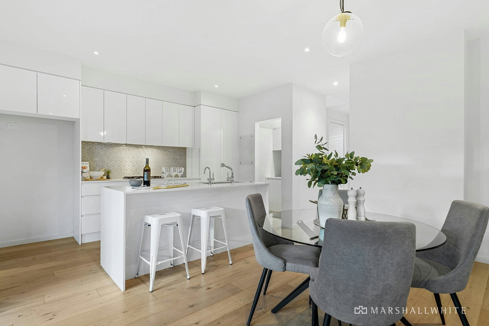 2/19 Seaview Avenue, Mornington, VIC