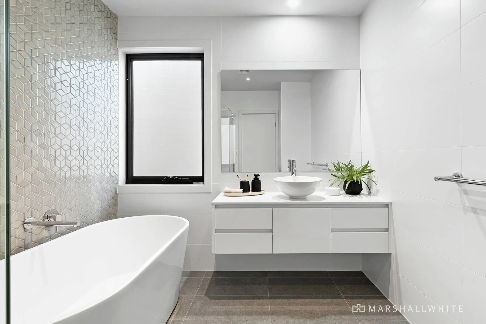 2/19 Seaview Avenue, Mornington, VIC