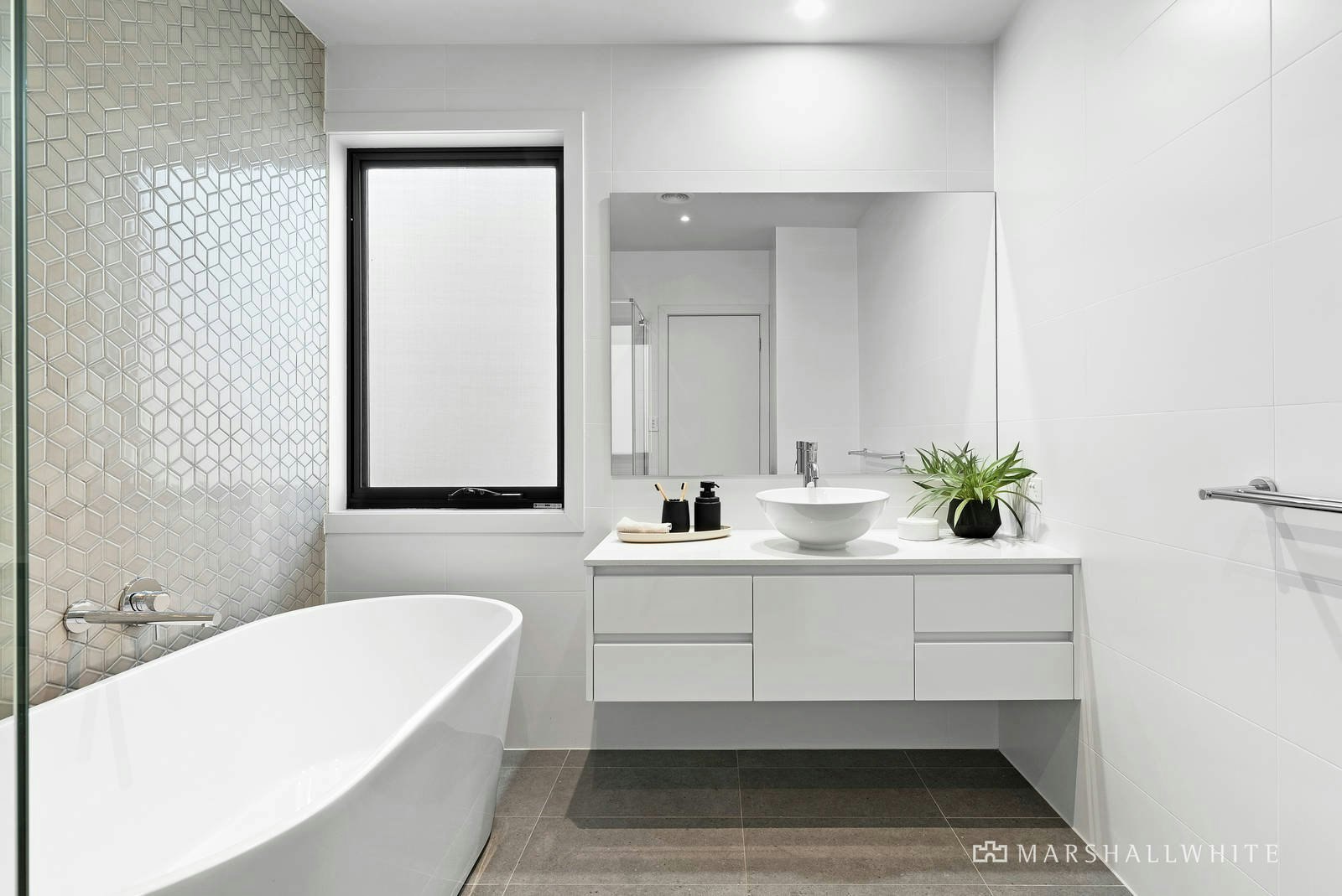 2/19 Seaview Avenue, Mornington, VIC