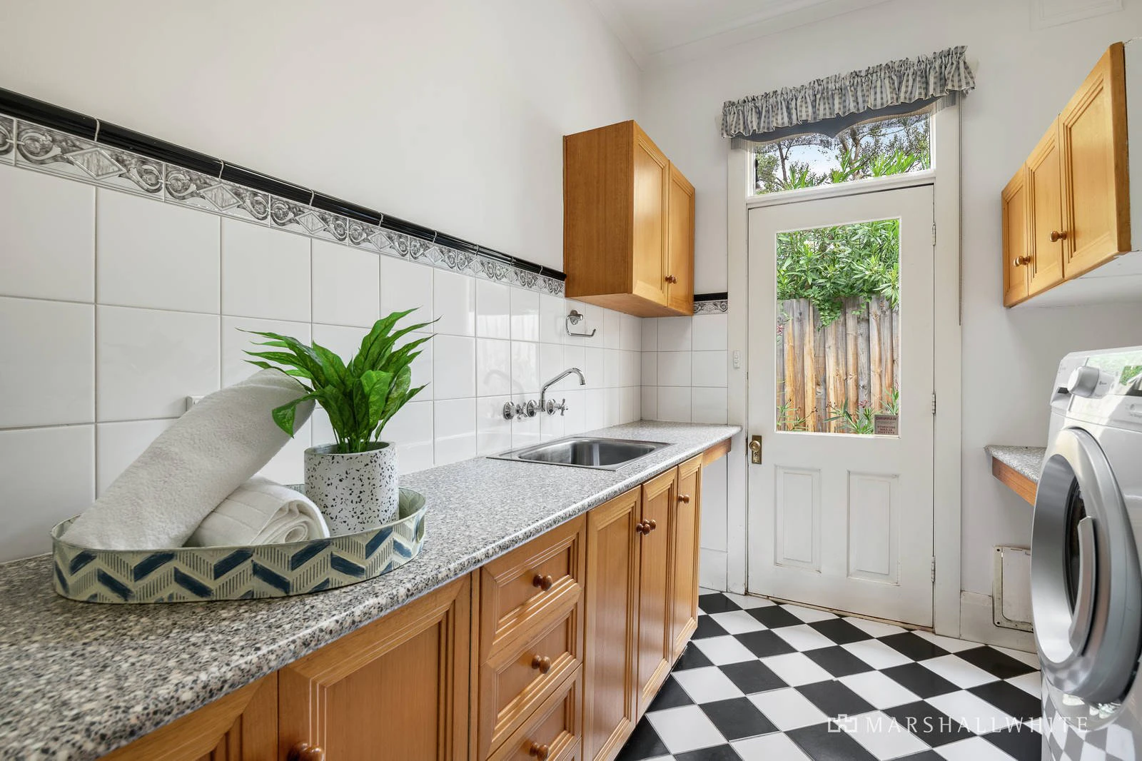 12 Victoria Crescent, Mont Albert, VIC