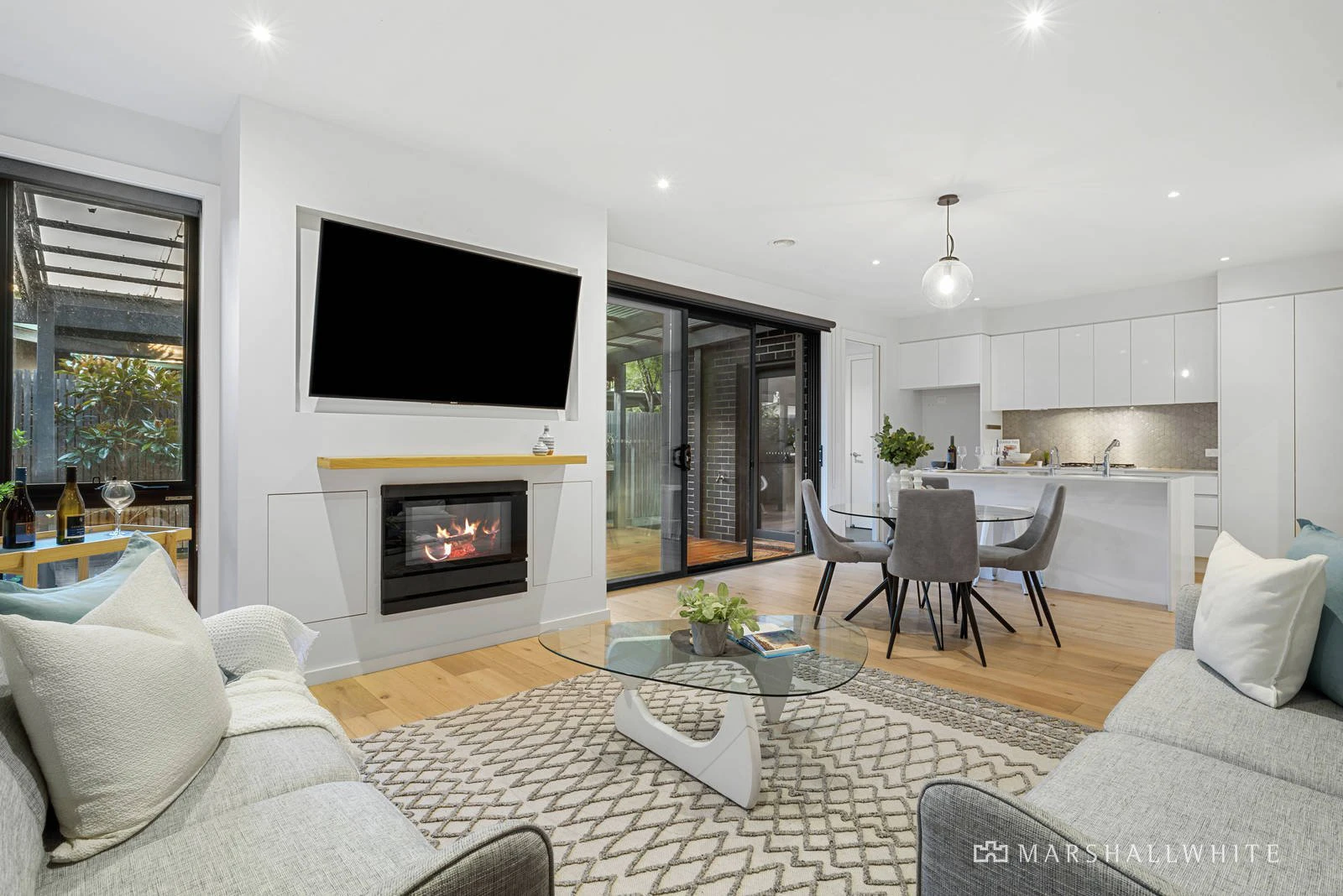 2/19 Seaview Avenue, Mornington, VIC