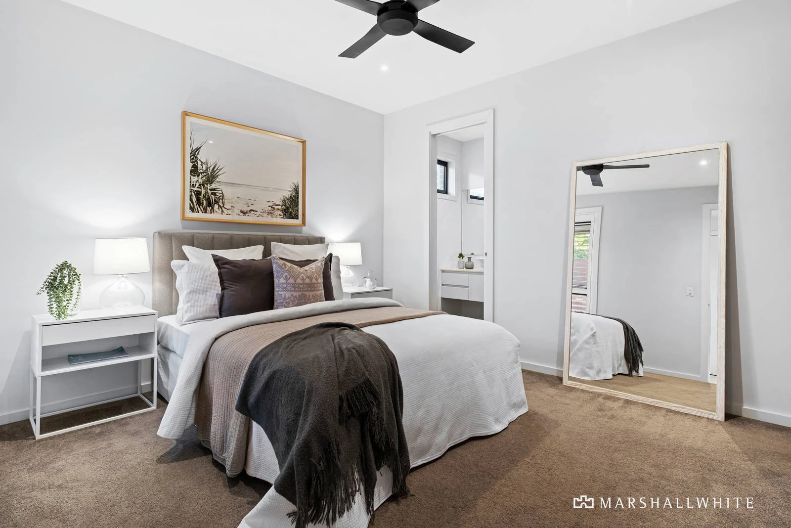 2/19 Seaview Avenue, Mornington, VIC