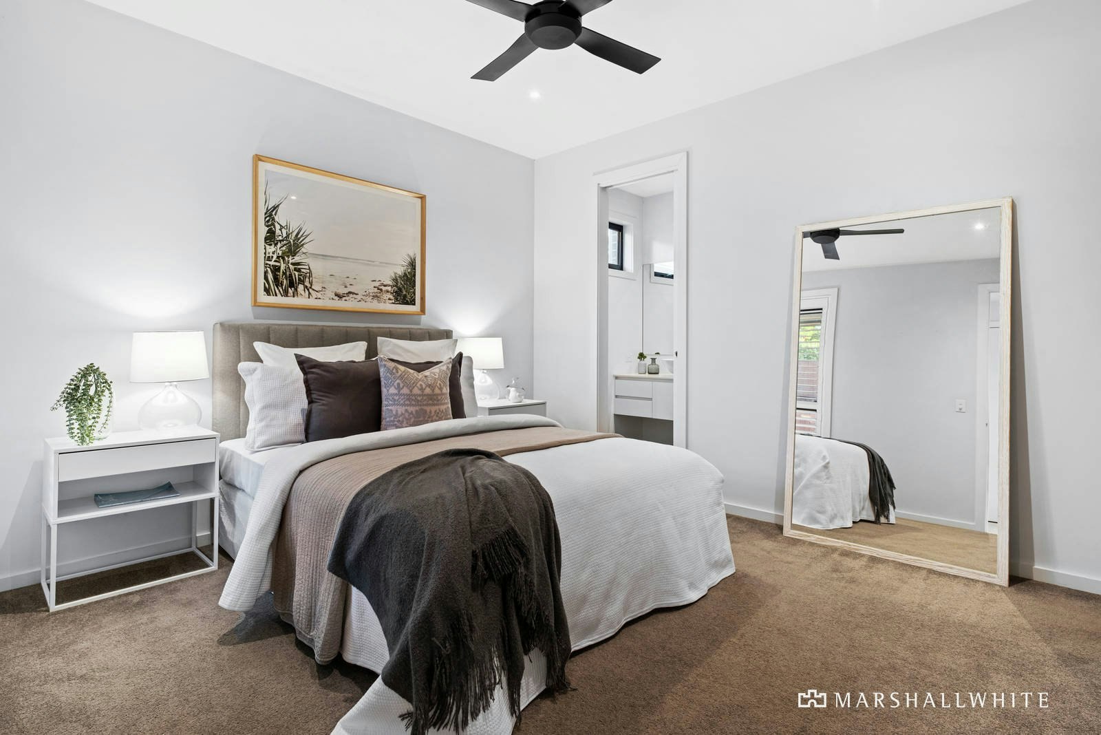 2/19 Seaview Avenue, Mornington, VIC