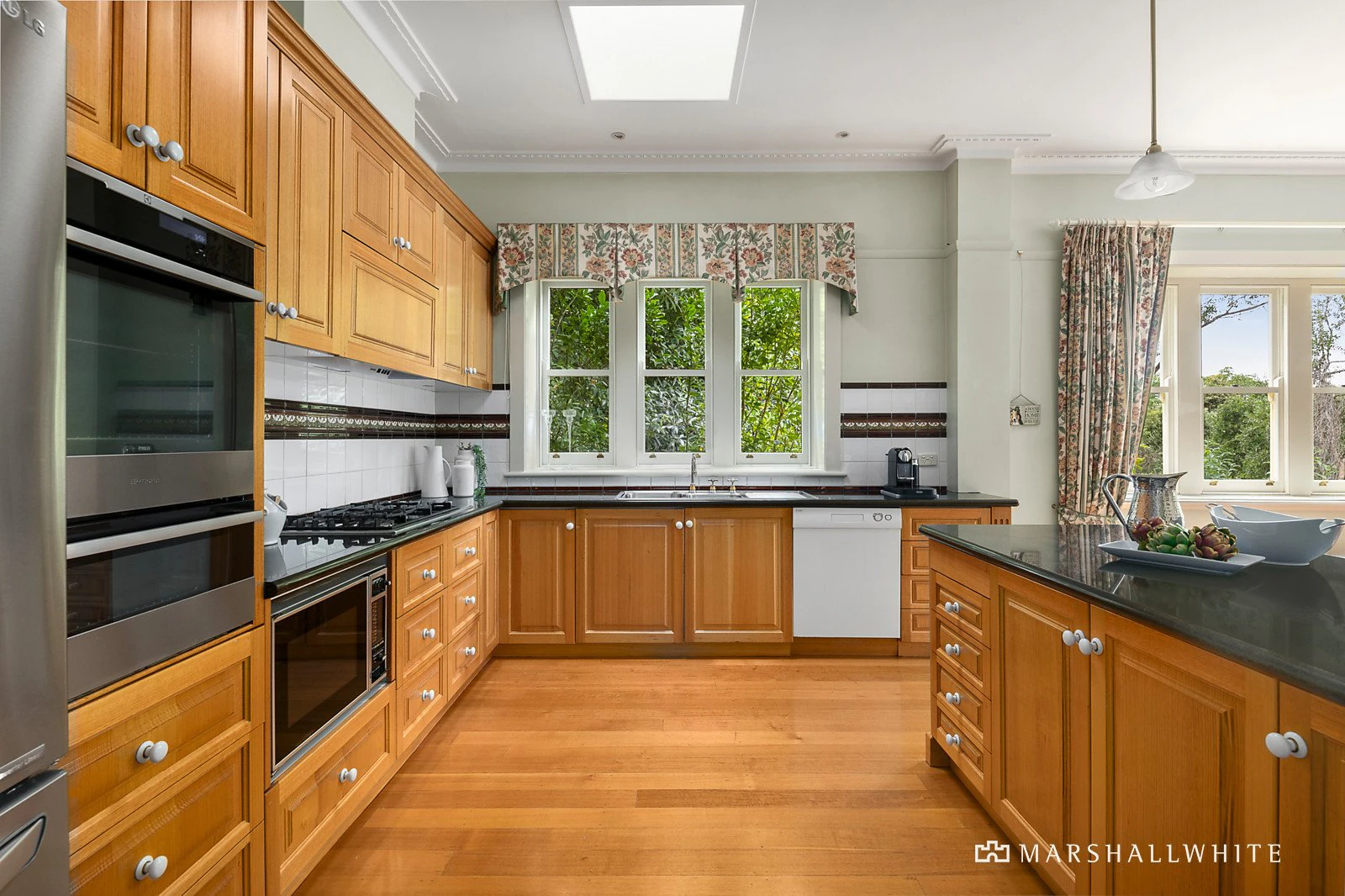 12 Victoria Crescent, Mont Albert, VIC