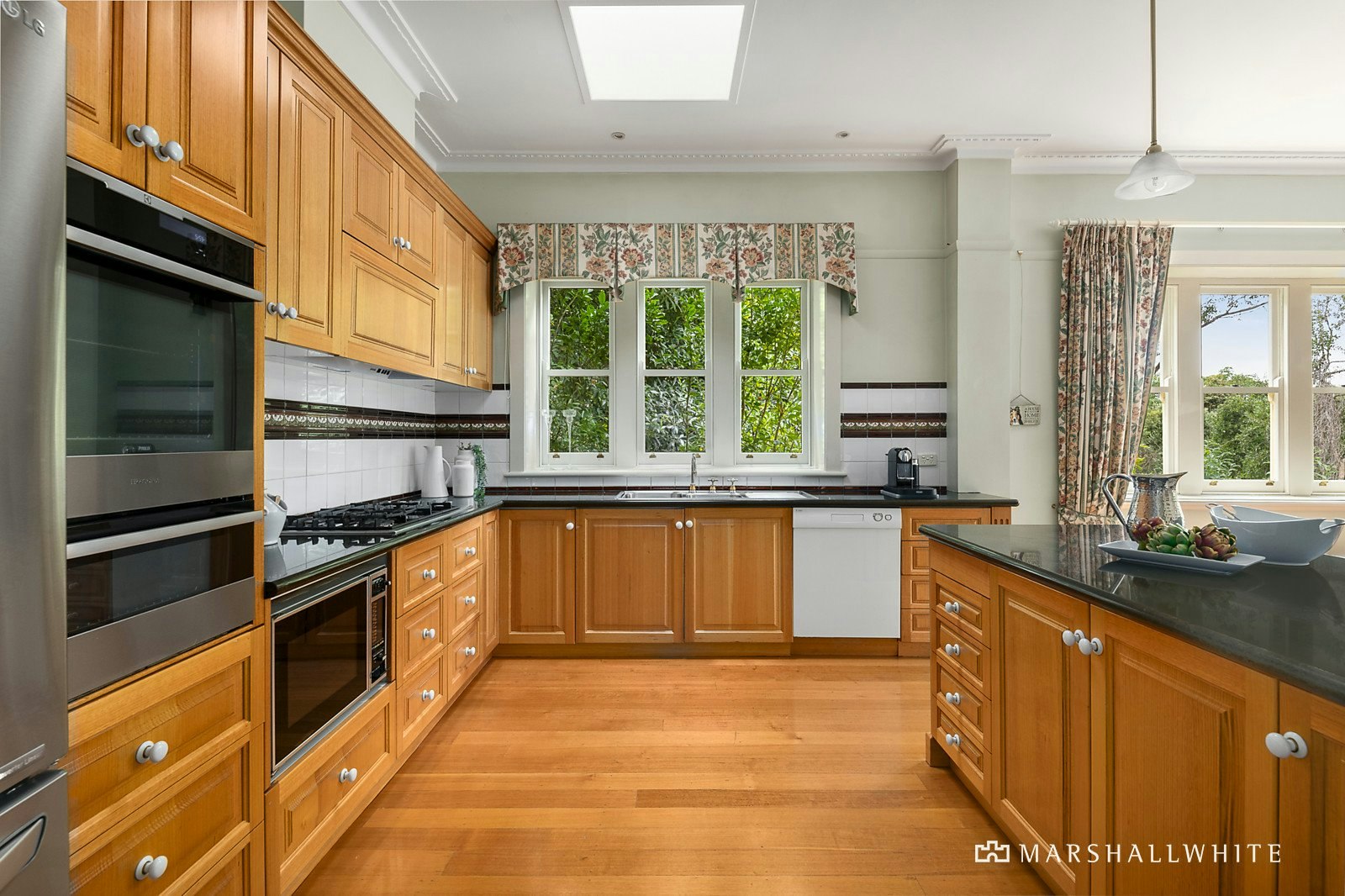 12 Victoria Crescent, Mont Albert, VIC