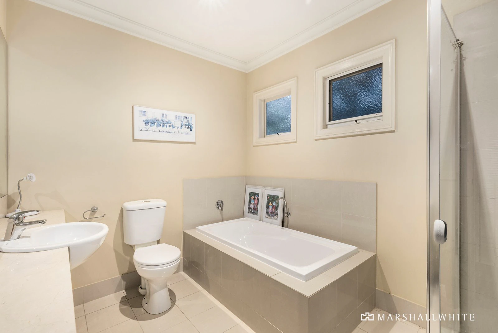2/8 Innisfallen Avenue, Templestowe, VIC