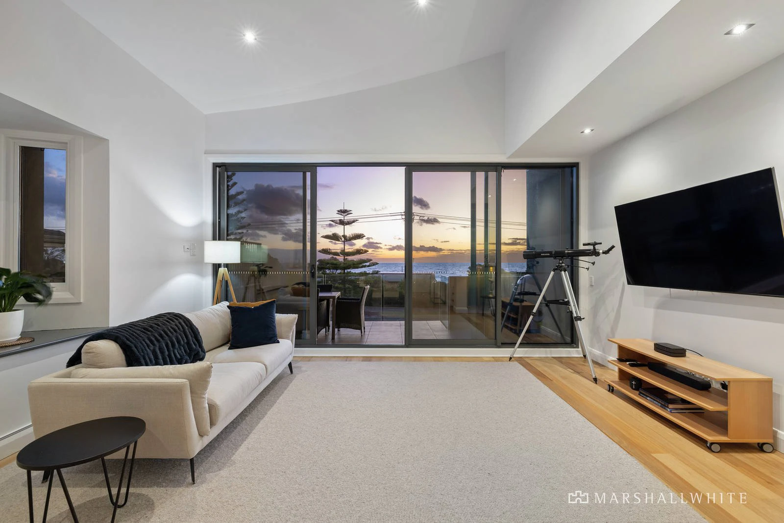 42B Beach Road, Hampton, VIC