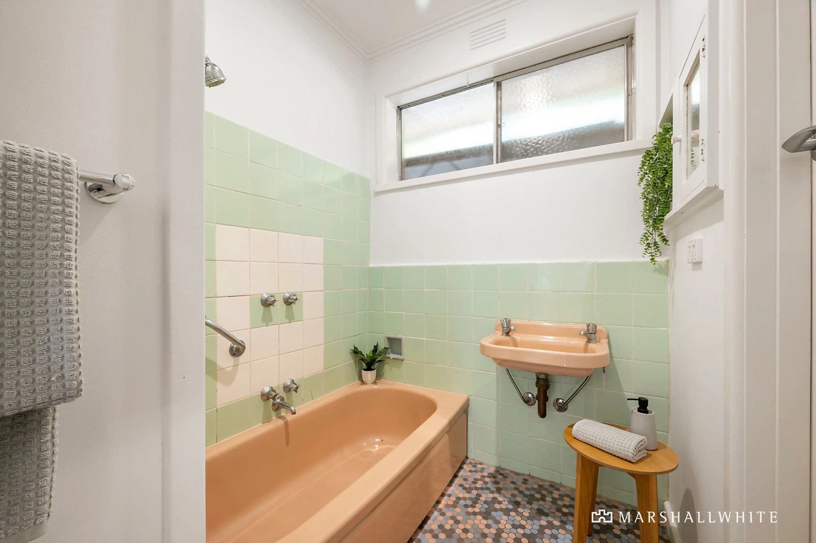 1 /14 Essex Road, Surrey Hills, VIC