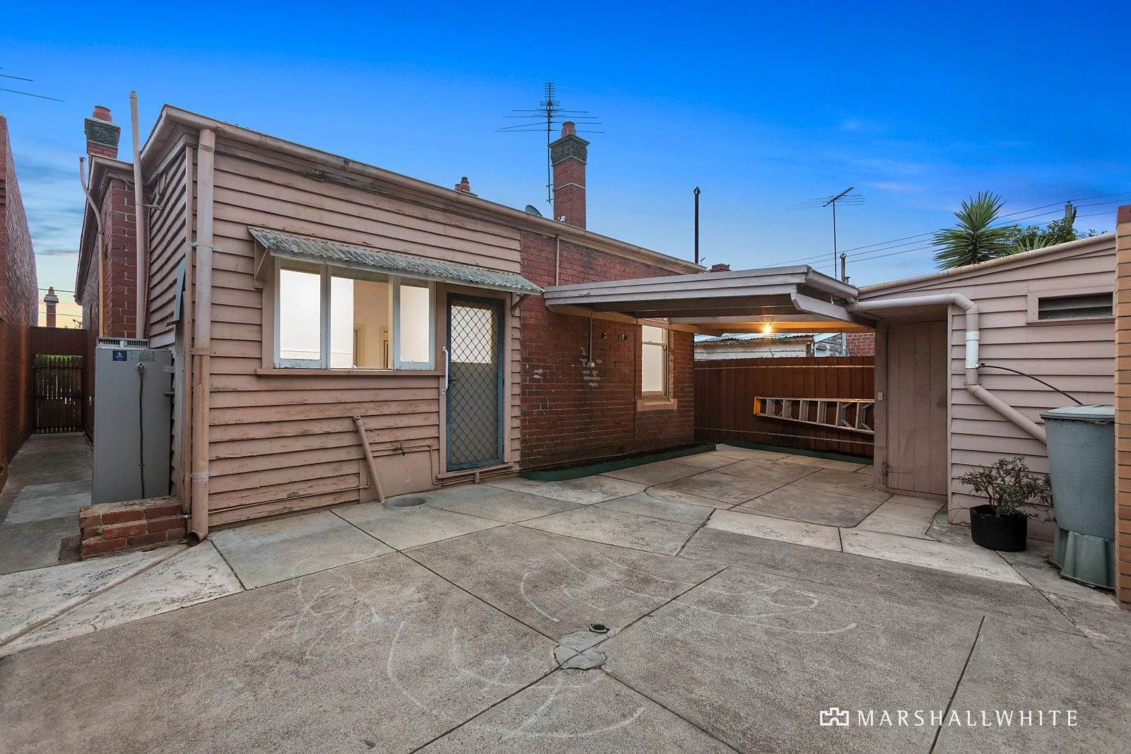 35 Dinsdale Street, Albert Park, VIC