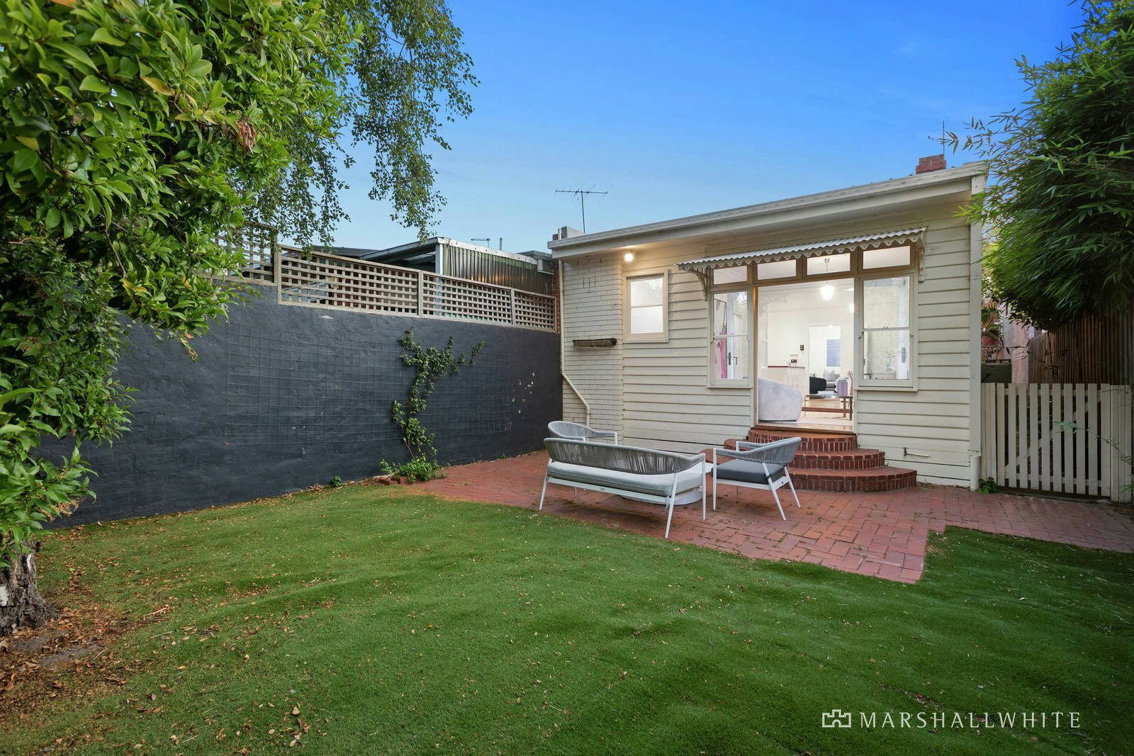 8 Longmore Street, St Kilda West, VIC