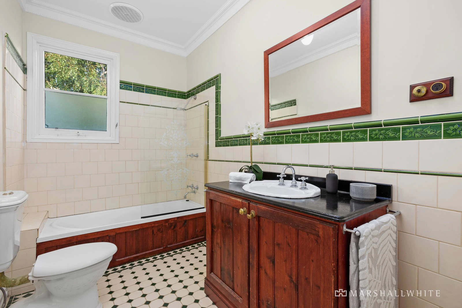 8 Longmore Street, St Kilda West, VIC
