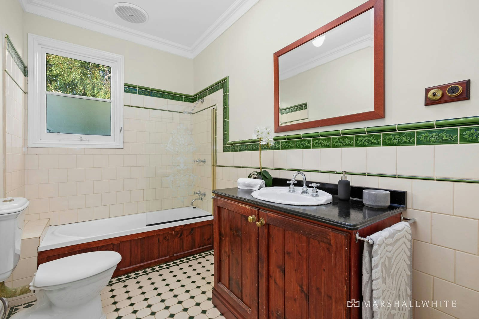 8 Longmore Street, St Kilda West, VIC