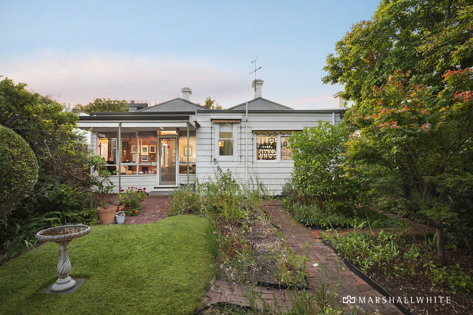 6 Gladstone Avenue, Armadale, VIC