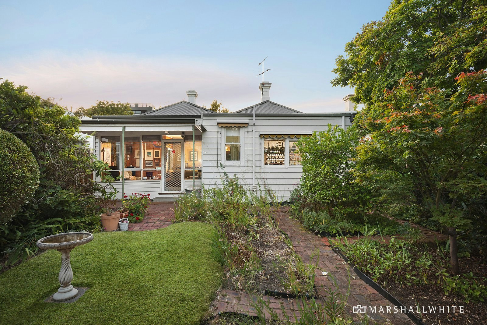 6 Gladstone Avenue, Armadale, VIC