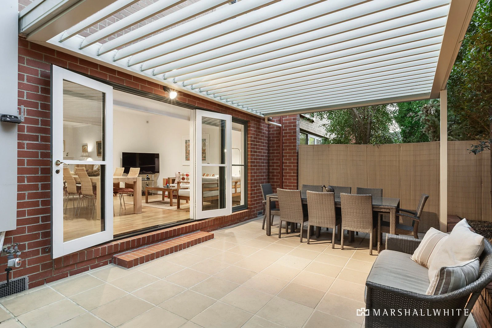 2D Hopetoun Avenue, Canterbury, VIC