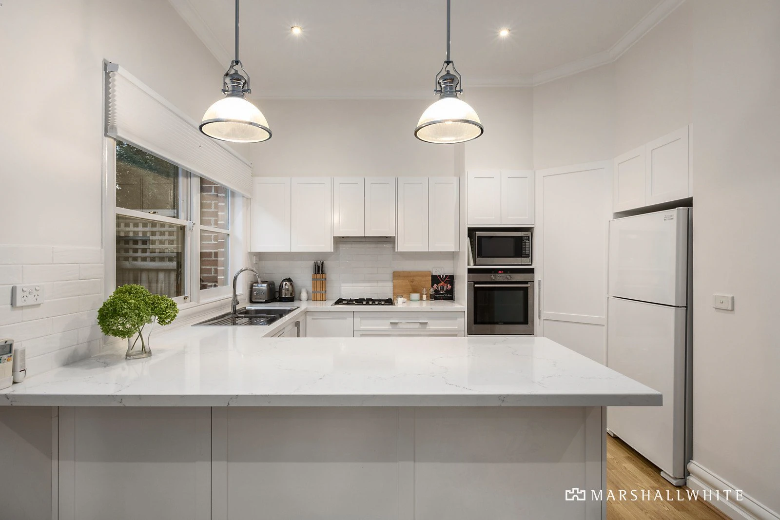 2D Hopetoun Avenue, Canterbury, VIC