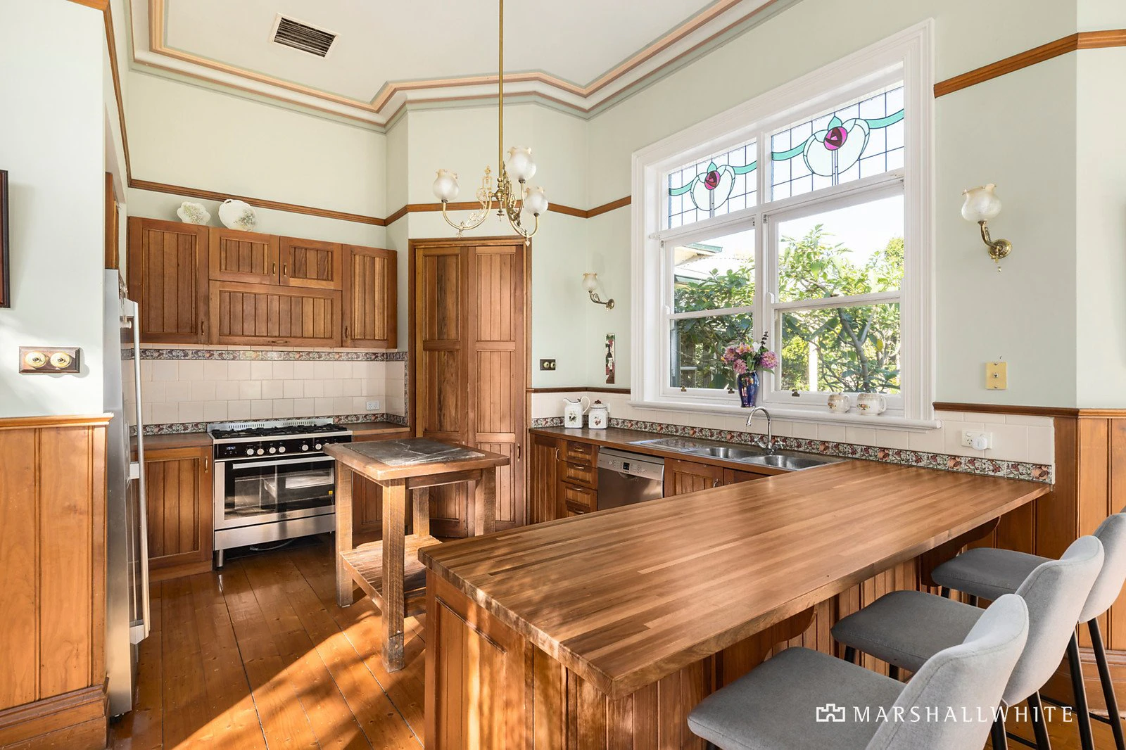 63 Victoria Crescent, Mont Albert, VIC