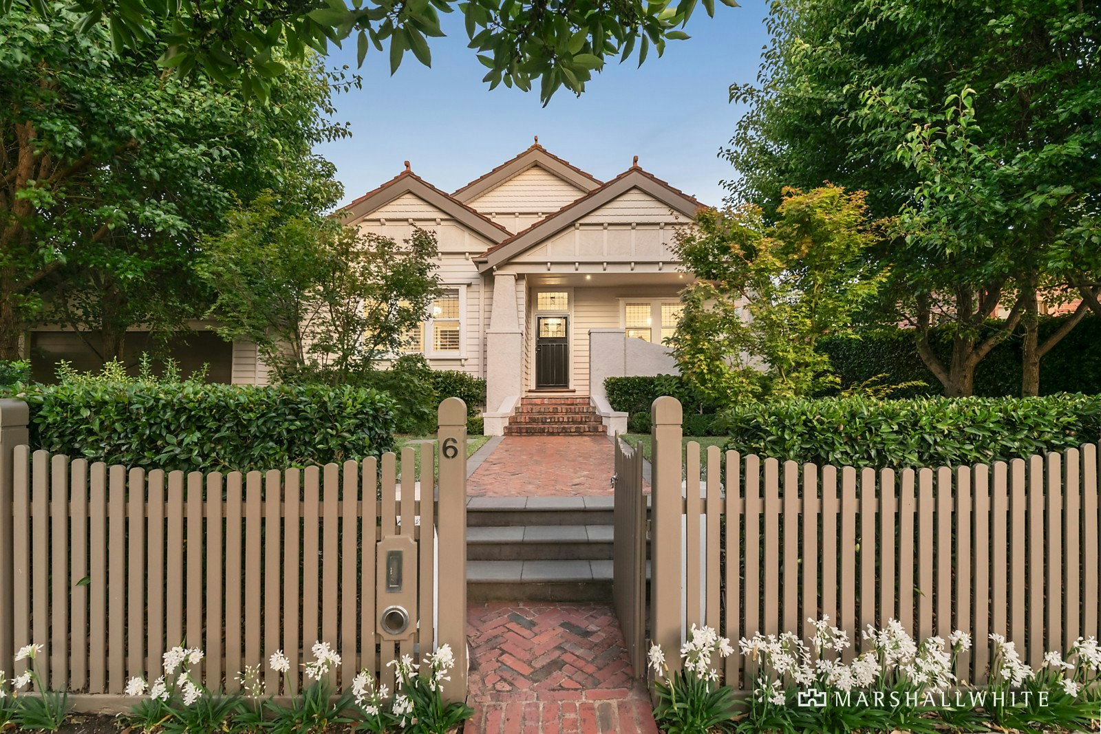 6 Louise Avenue, Mont Albert, VIC