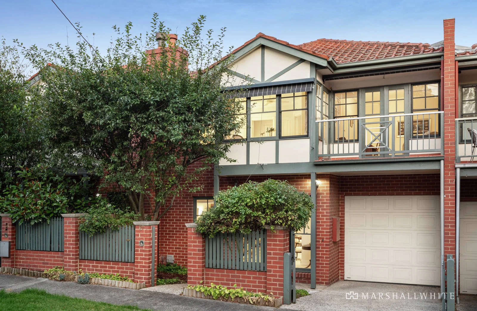 2D Hopetoun Avenue, Canterbury, VIC
