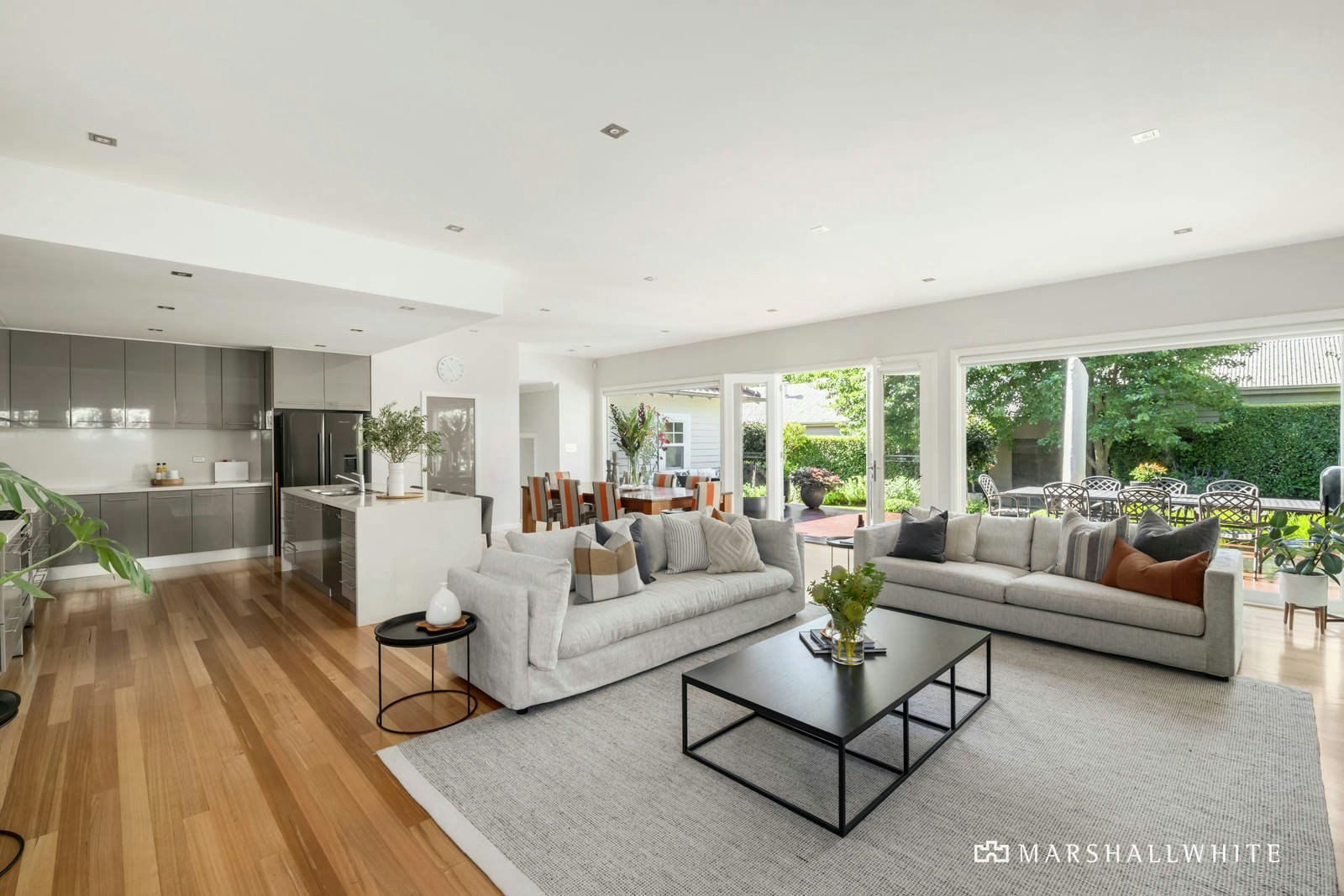 6 Louise Avenue, Mont Albert, VIC