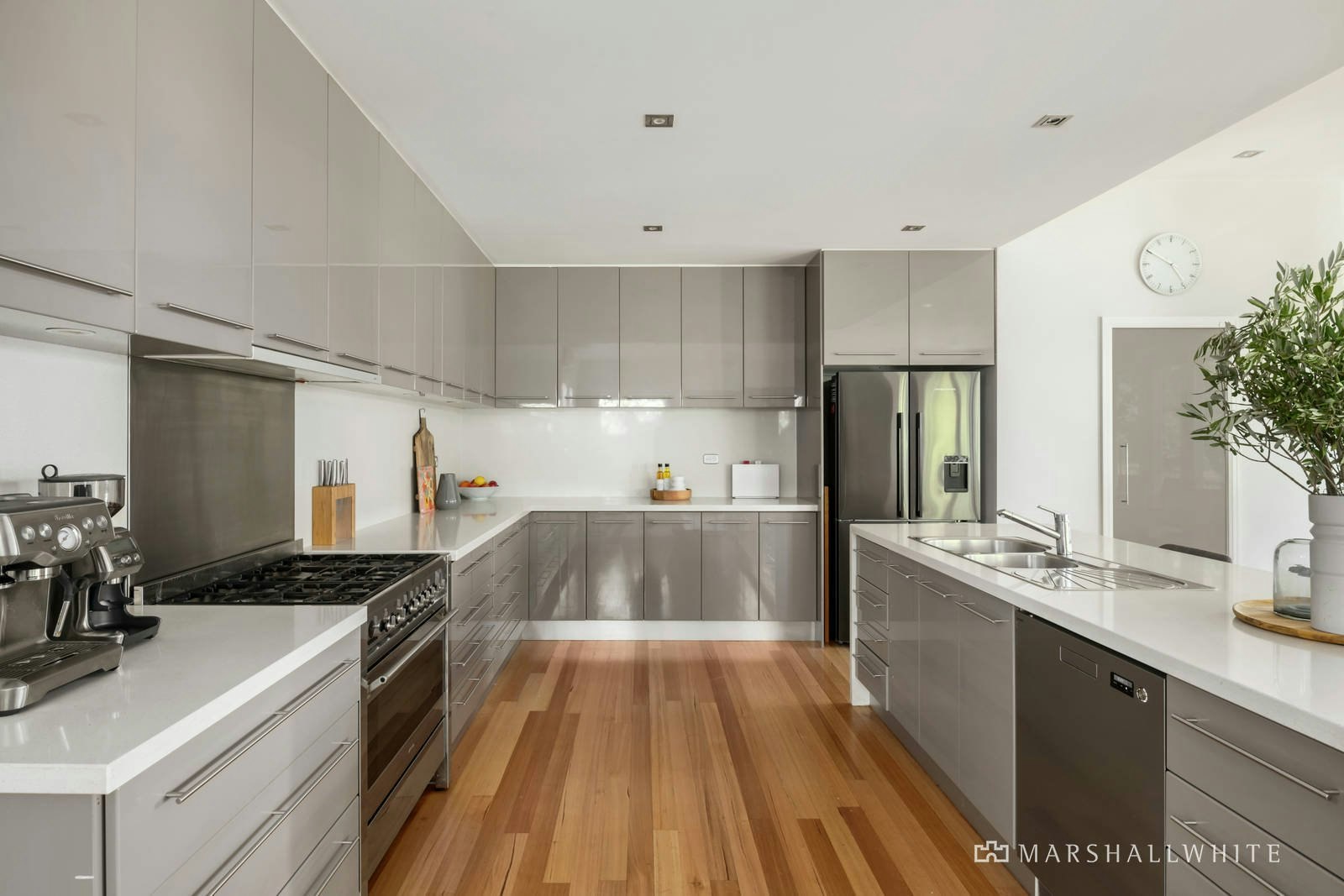 6 Louise Avenue, Mont Albert, VIC