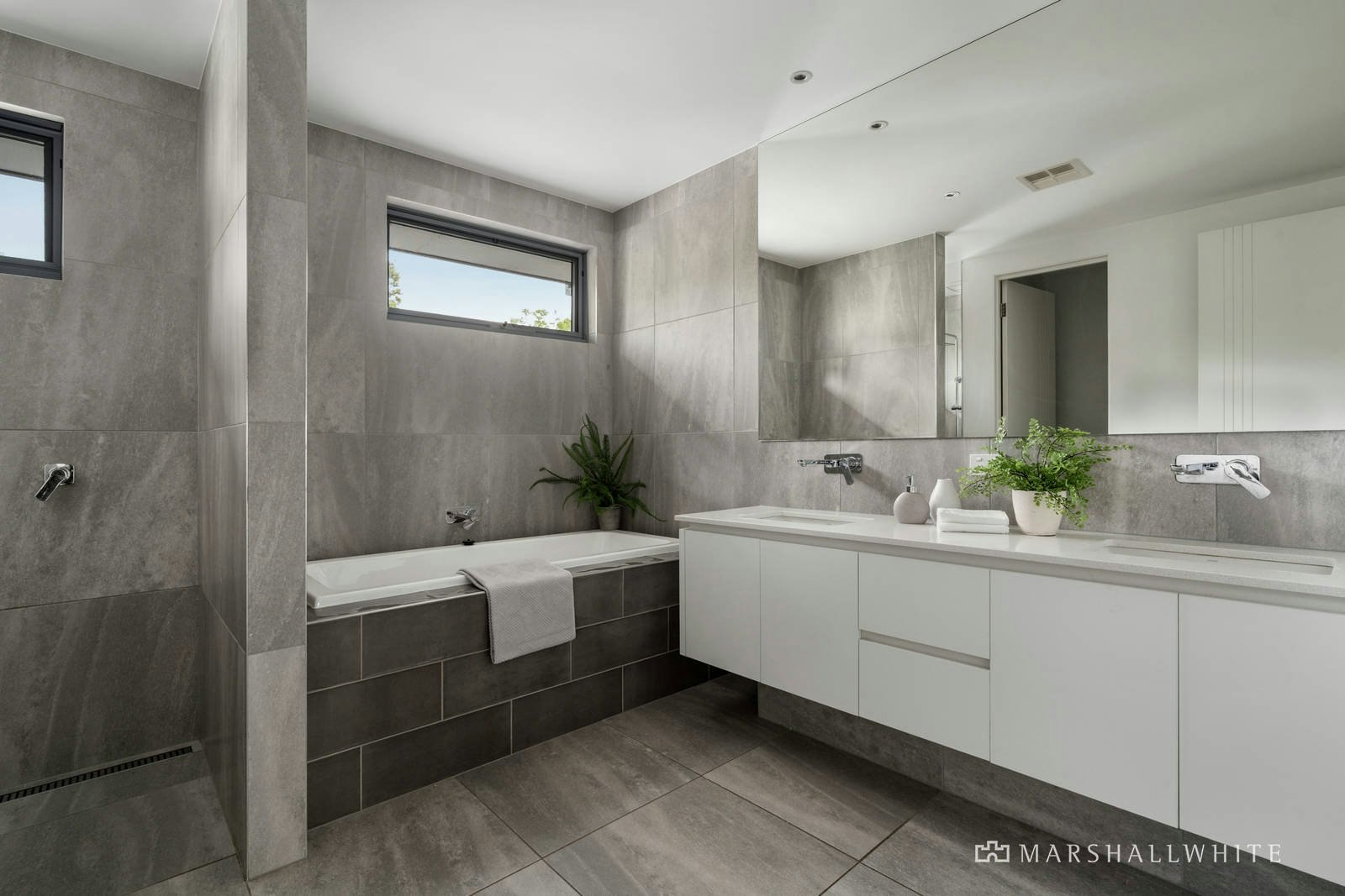 69 Park Road, Glen Iris, VIC