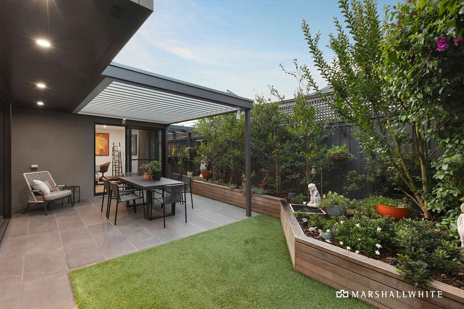 2/27 Faversham Road, Canterbury, VIC