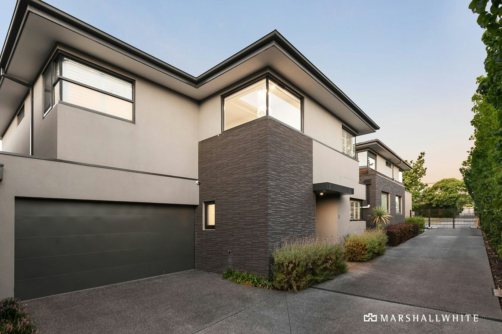 2/27 Faversham Road, Canterbury, VIC