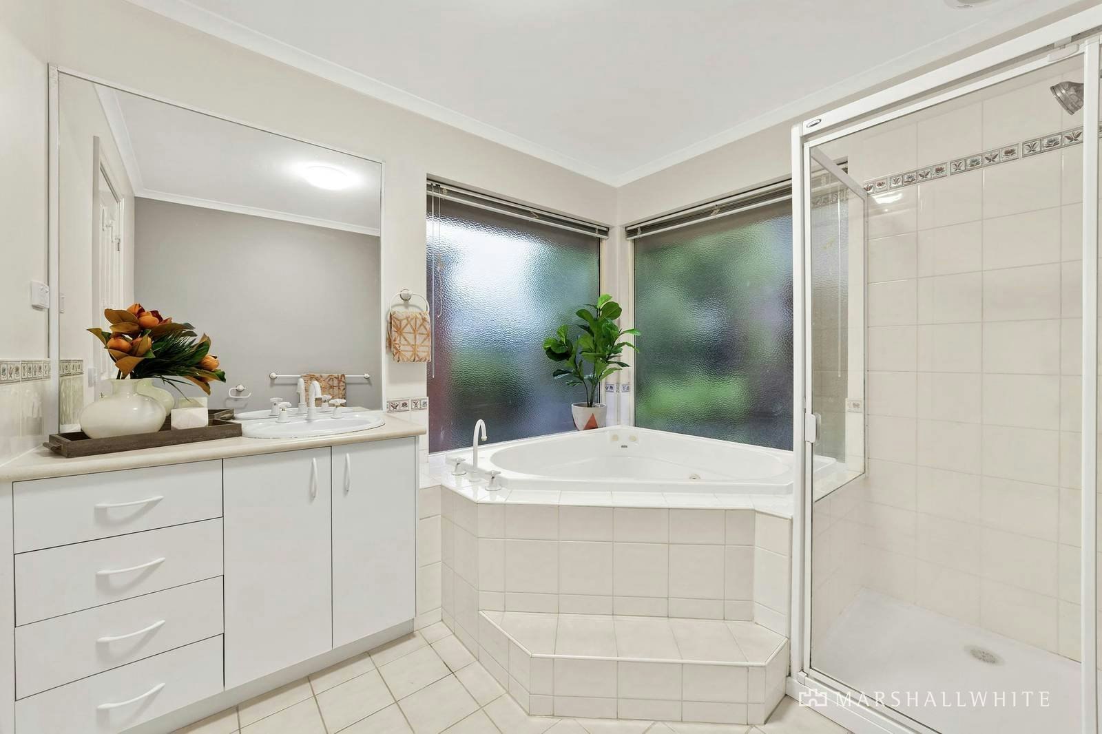 30 Cottinglea, Ringwood North, VIC