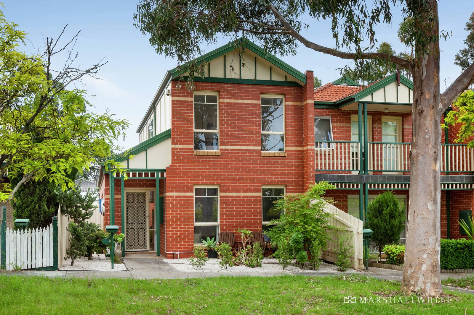 8 Mayfair, Mont Albert North, VIC