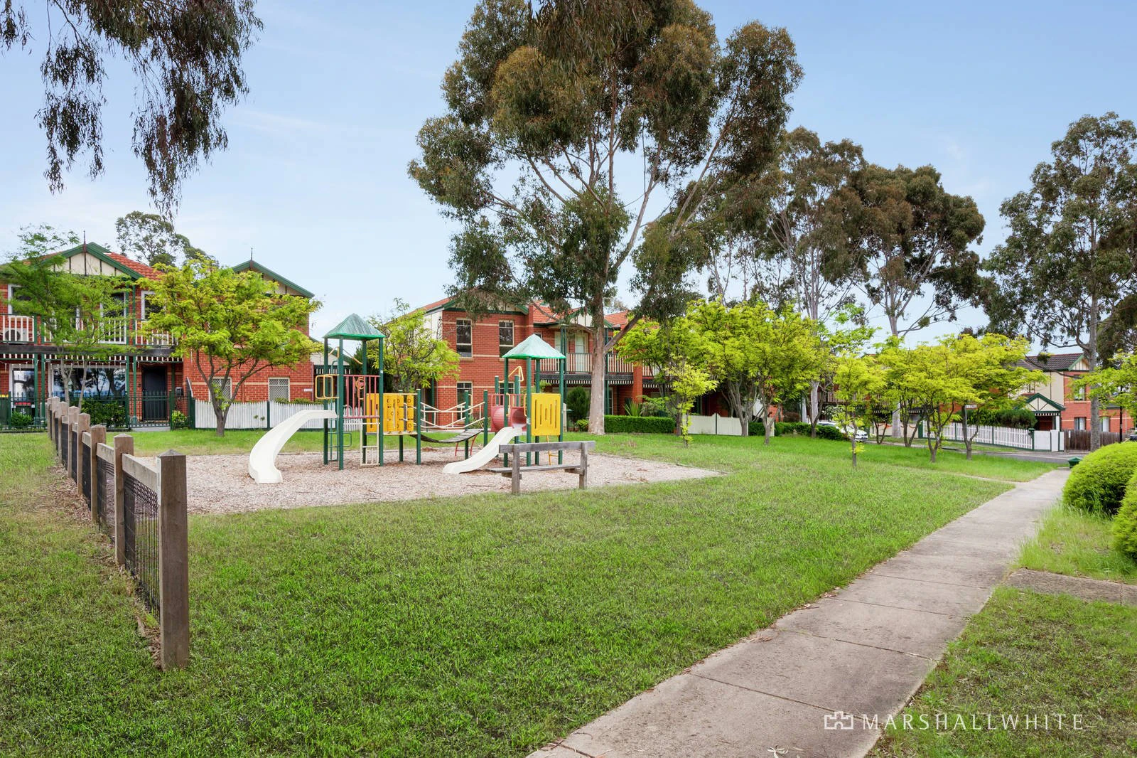 8 Mayfair, Mont Albert North, VIC