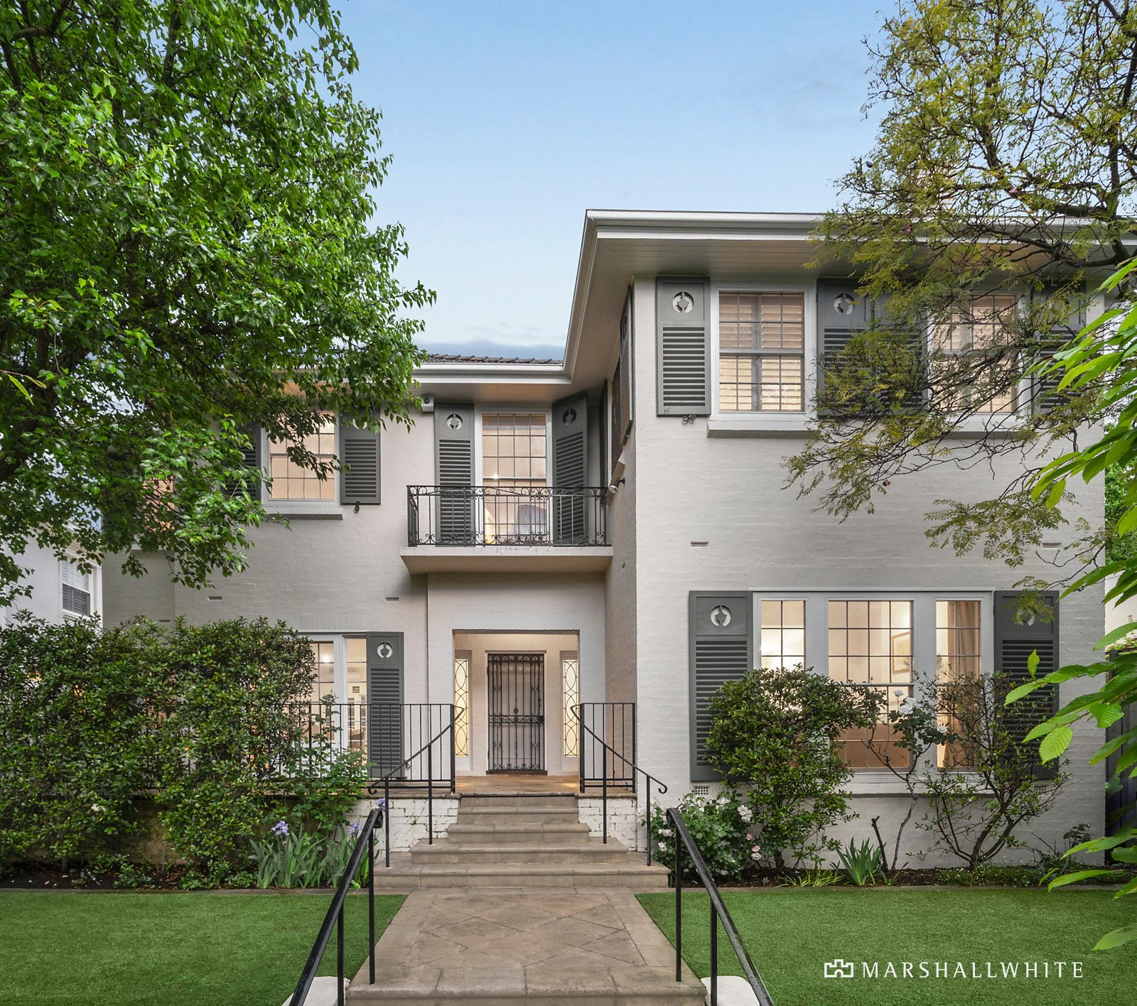 4 Grosvenor Court, Toorak, VIC