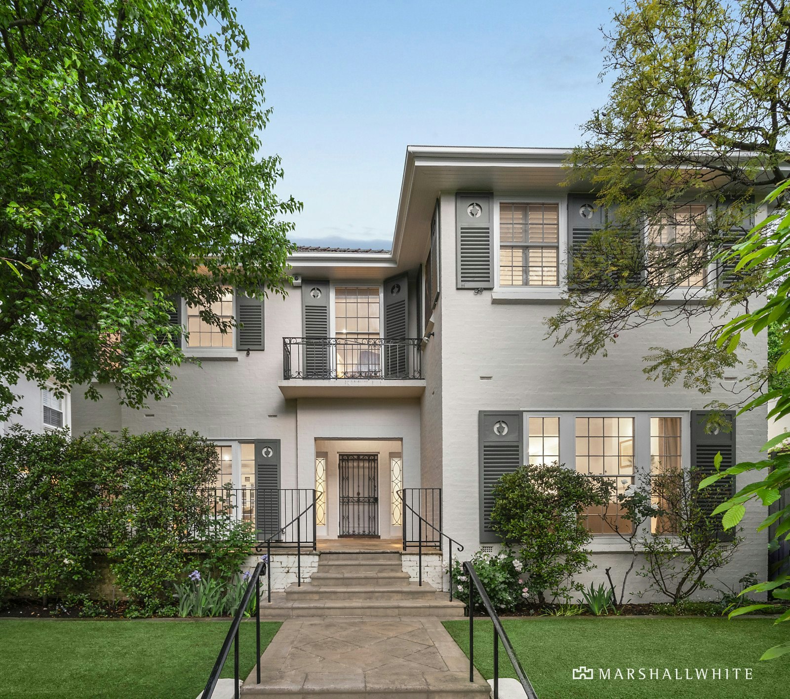 4 Grosvenor Court, Toorak, VIC