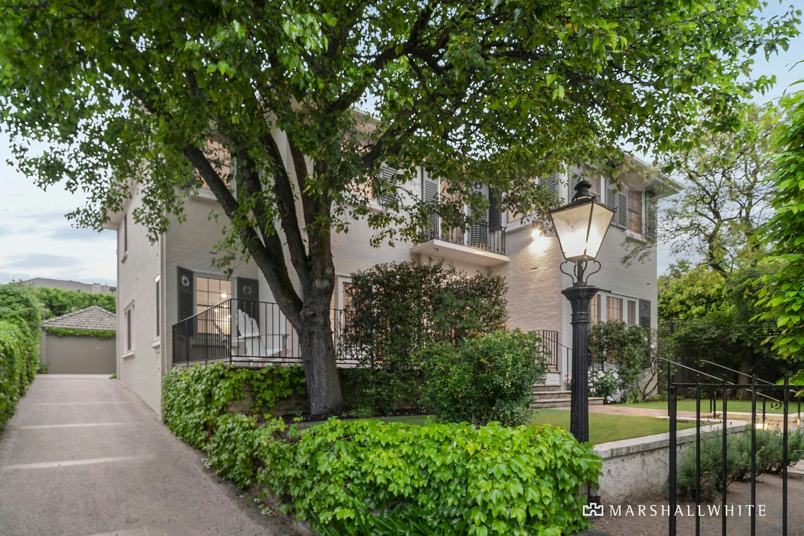 4 Grosvenor Court, Toorak, VIC