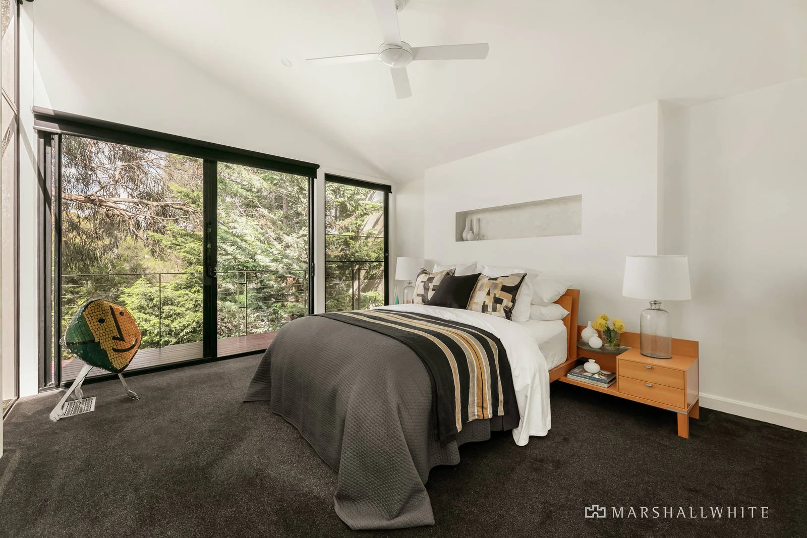 18 Thornbury Crescent, Malvern East, VIC