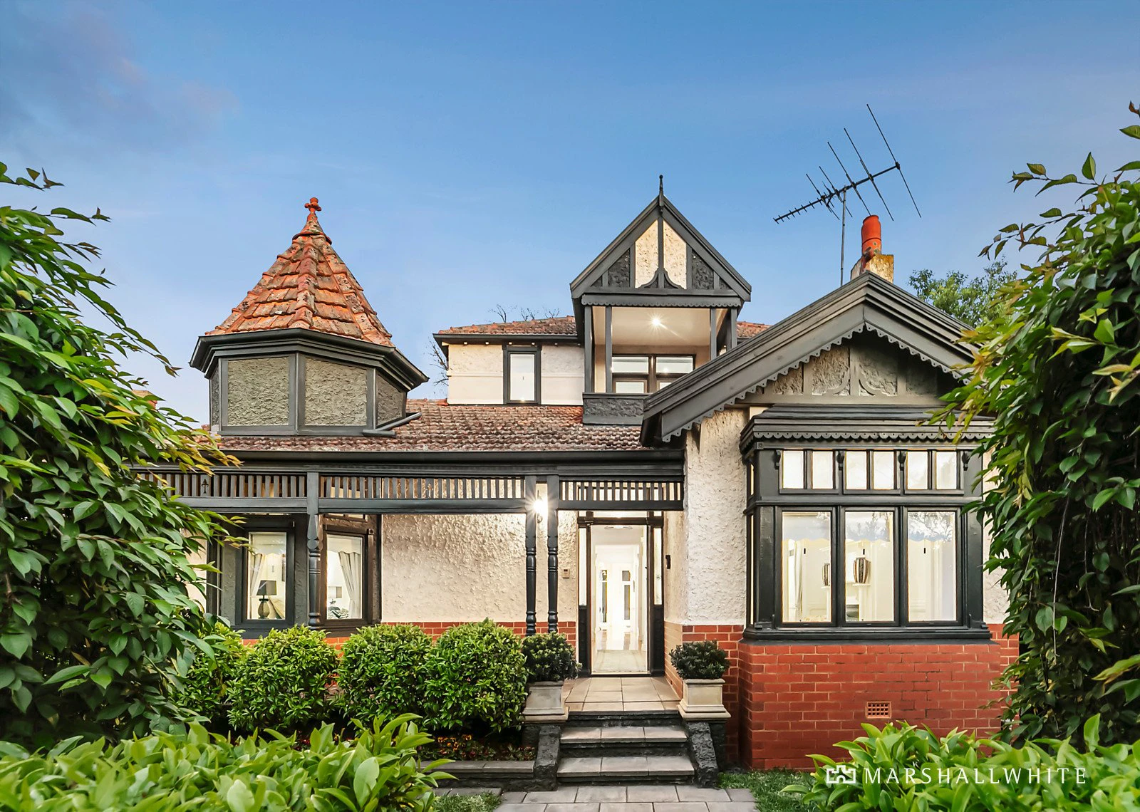 8 Wanawong Crescent, Camberwell, VIC