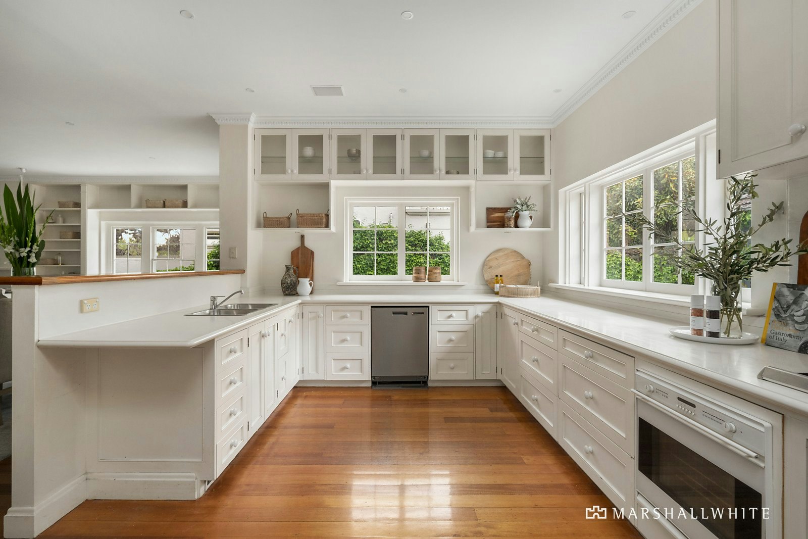 4 Grosvenor Court, Toorak, VIC