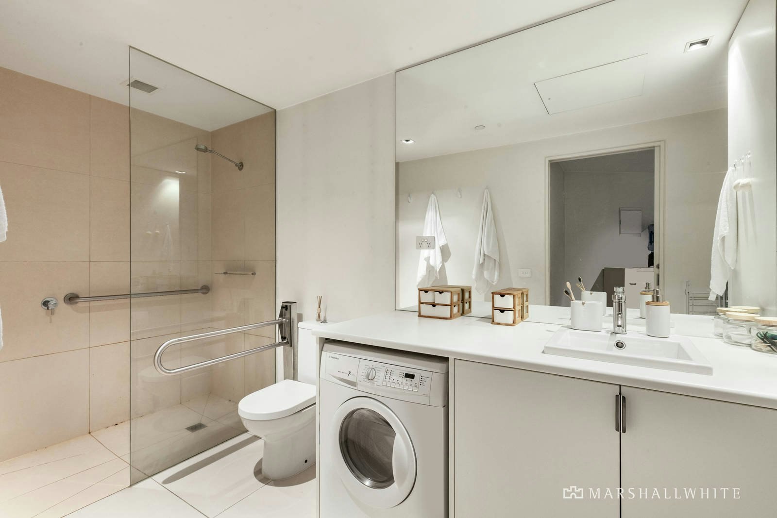 202/279 Wellington Parade South, East Melbourne, VIC