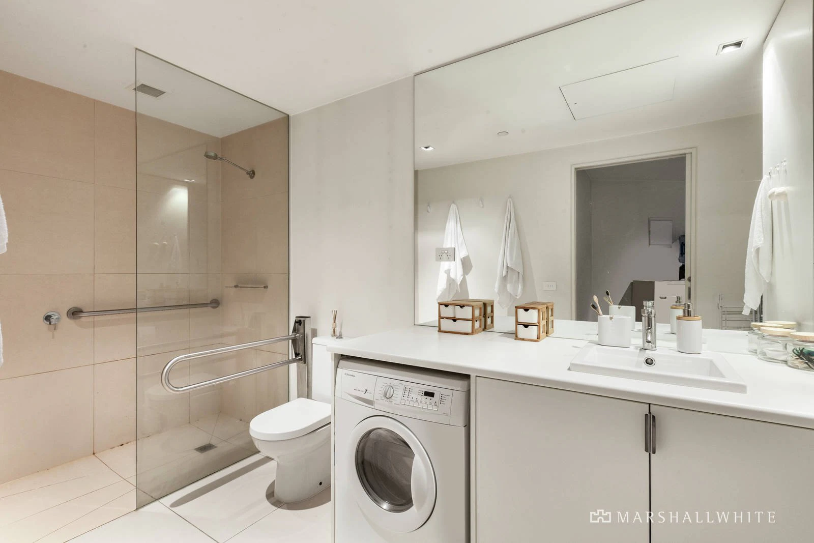 202/279 Wellington Parade South, East Melbourne, VIC