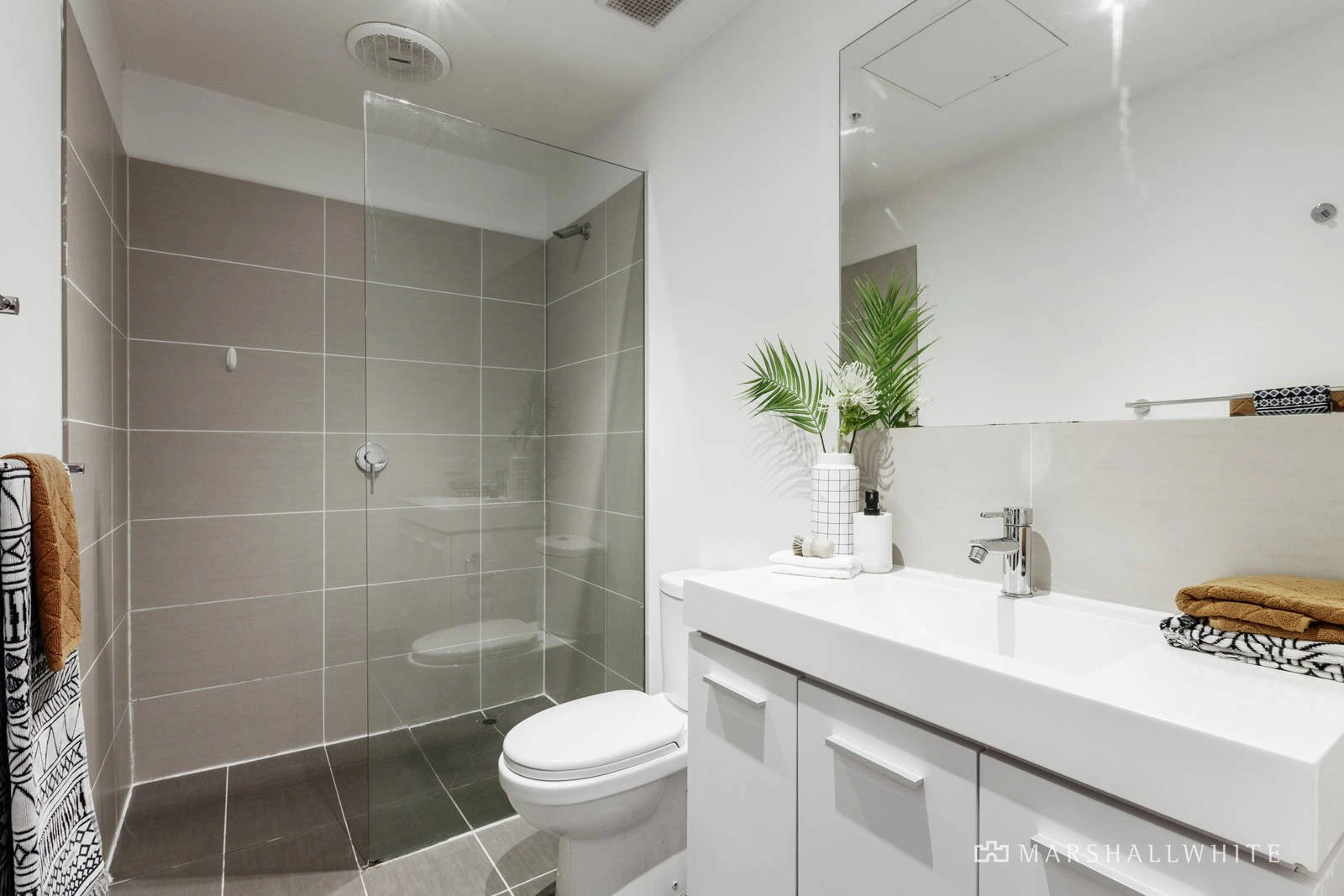8/881 Doncaster Road, Doncaster East, VIC