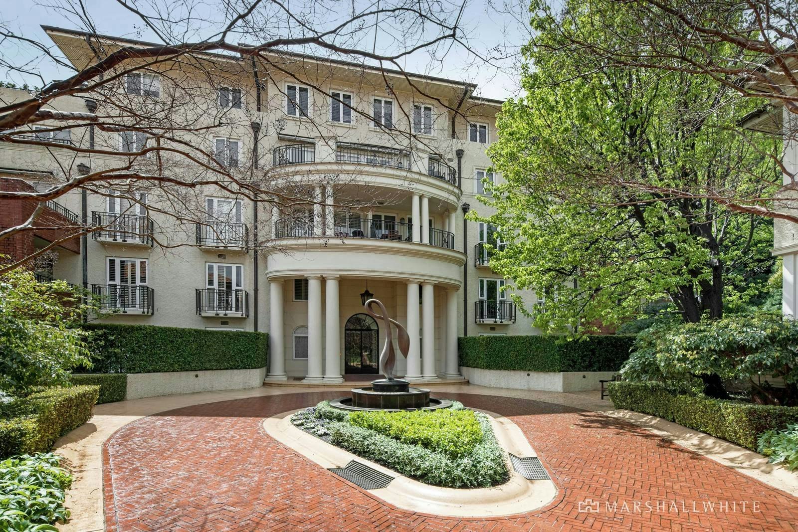 19/15 Copelen Street, South Yarra, VIC