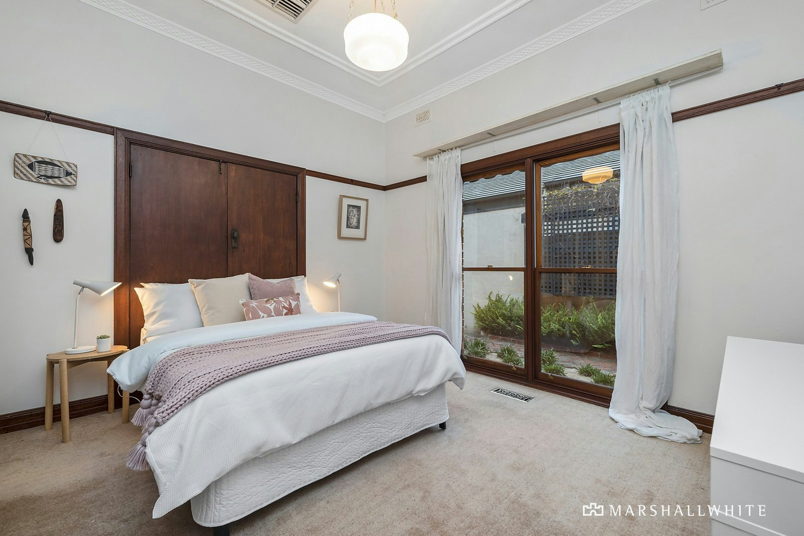 15 Raynes Park Road, Hampton, VIC
