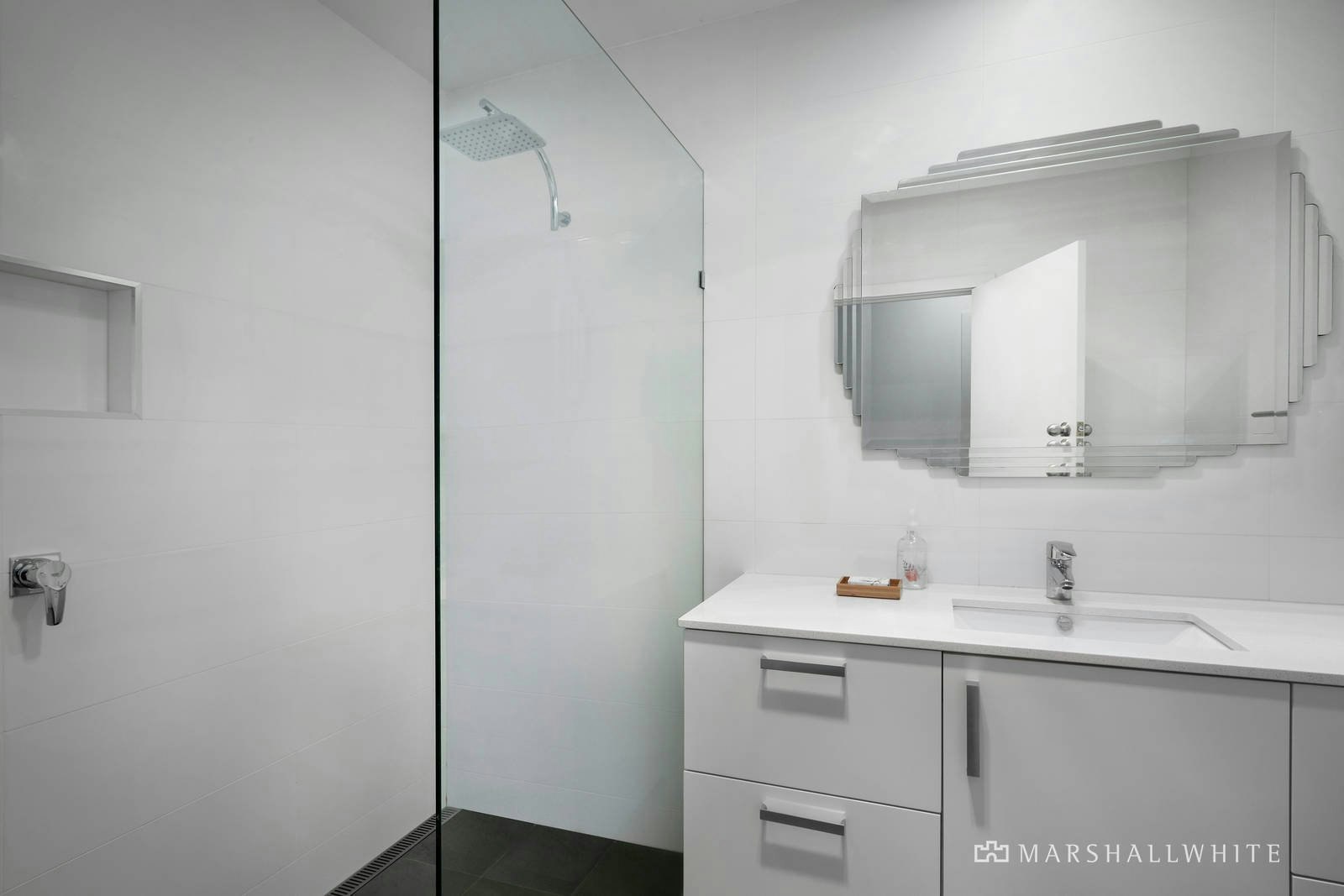 4/304 Cotham Road, Kew, VIC