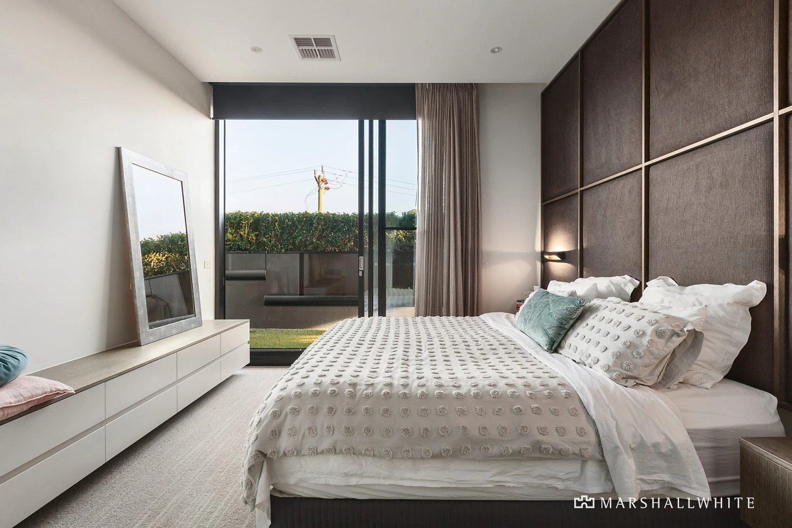 Penthouse 201/43 Willis Street, Hampton, VIC