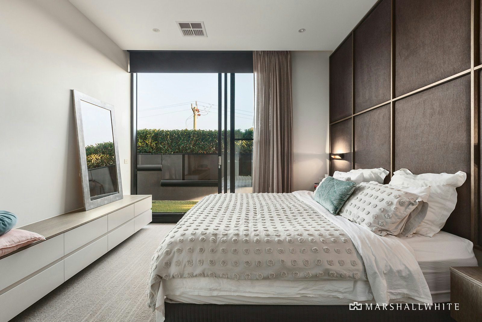 Penthouse 201/43 Willis Street, Hampton, VIC