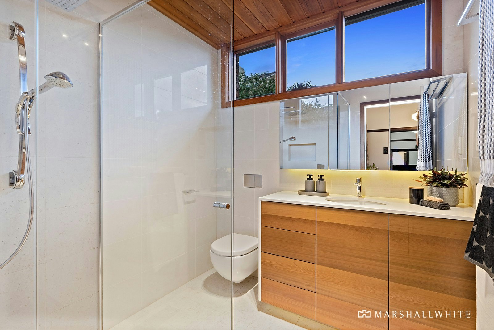 15 Raynes Park Road, Hampton, VIC