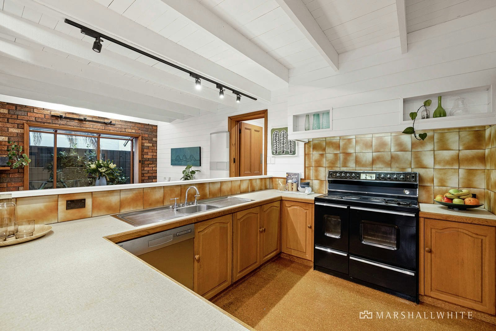 15 Raynes Park Road, Hampton, VIC